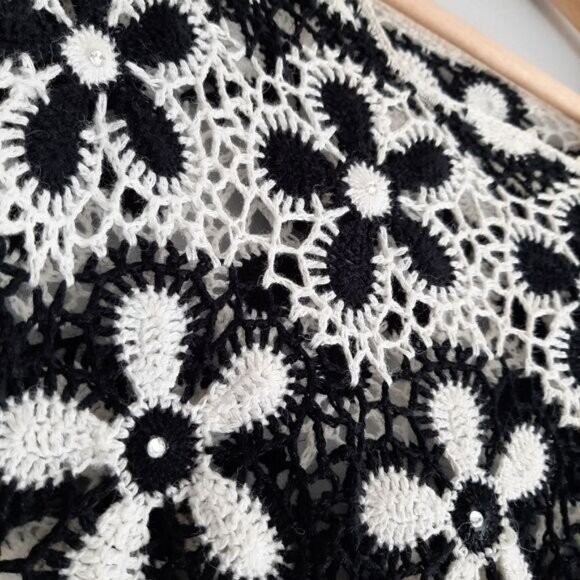 Vintage Boho Floral Net See-Through Lace Crochet Crop Top B&W Sz M Flawed - Picture 8 of 11